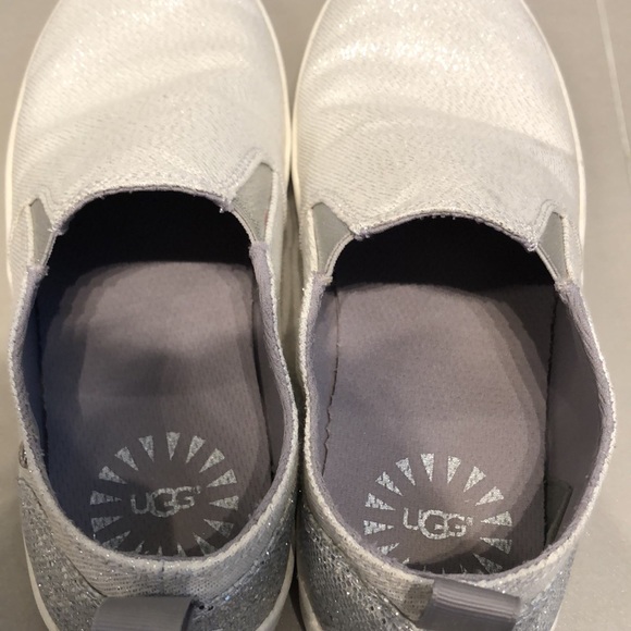 UGGs Girls sparkle shoes - Picture 4 of 5